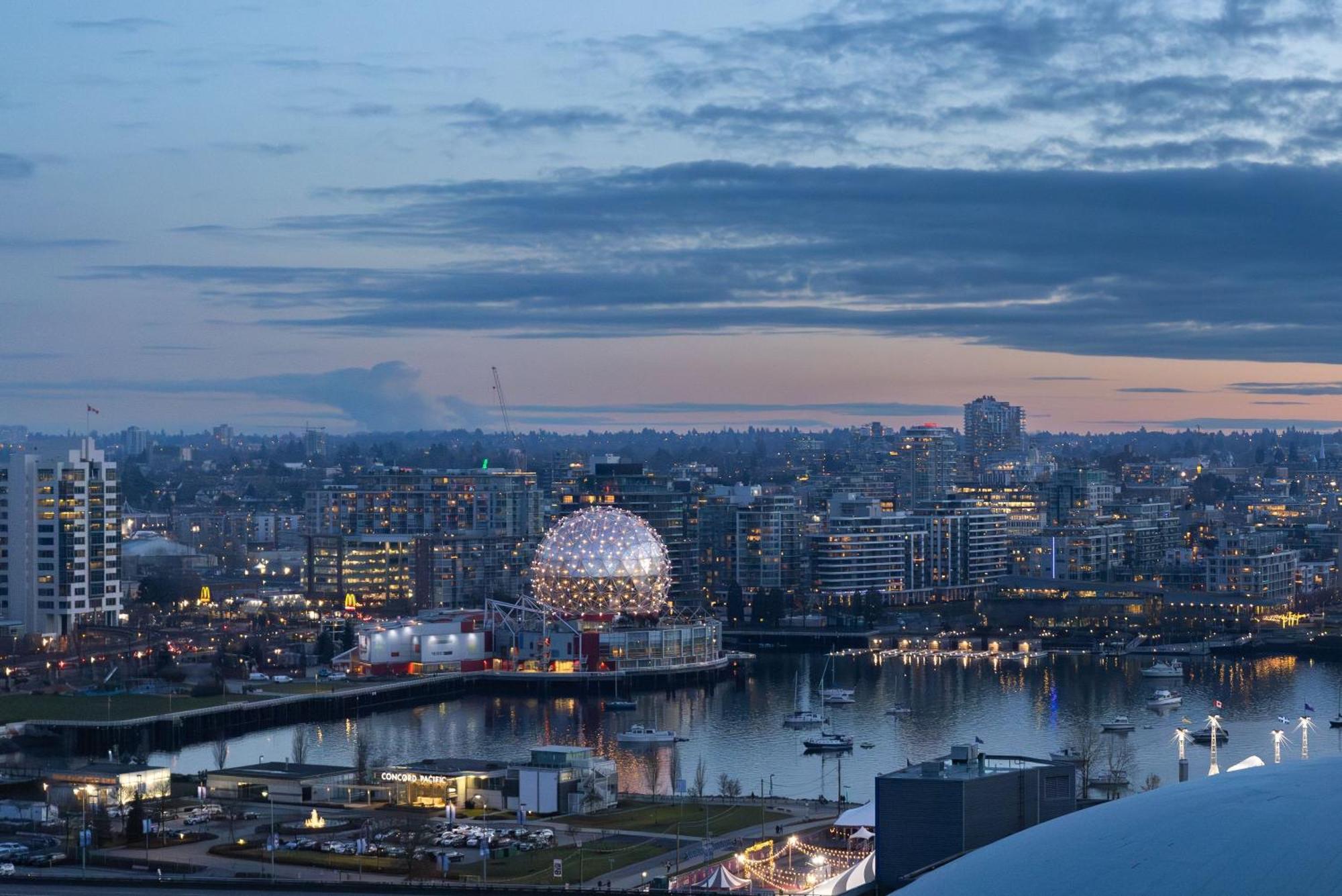 Beautiful Bright Modern Condo With Water View And Ac In Dt Vancouver 2Br,3Bd,2Bt Sleeps 6 Guests Free Parking Netflix Included Exteriér fotografie