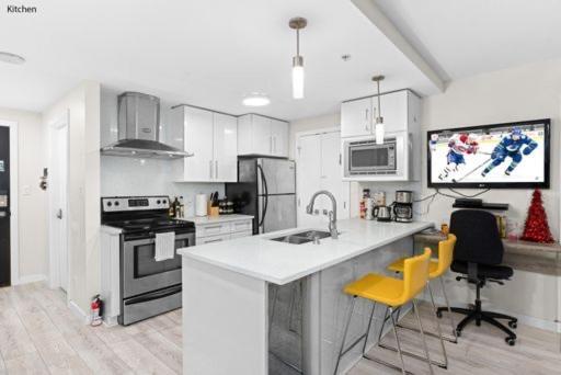 Beautiful Bright Modern Condo With Water View And Ac In Dt Vancouver 2Br,3Bd,2Bt Sleeps 6 Guests Free Parking Netflix Included Exteriér fotografie