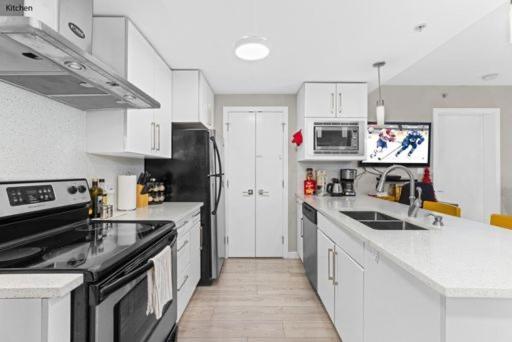 Beautiful Bright Modern Condo With Water View And Ac In Dt Vancouver 2Br,3Bd,2Bt Sleeps 6 Guests Free Parking Netflix Included Exteriér fotografie